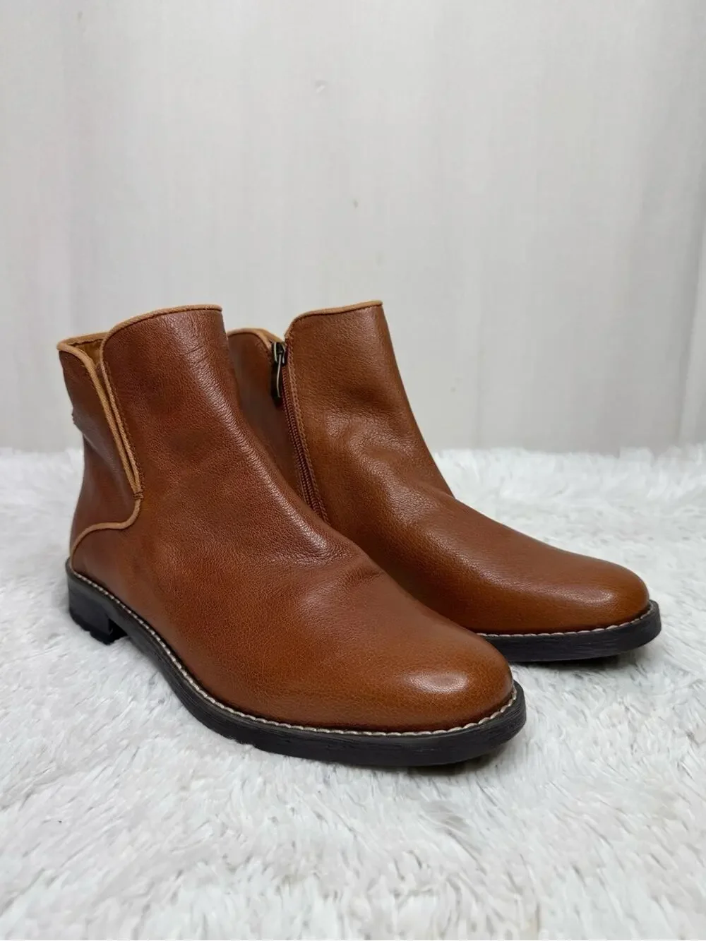 FRANCO SARTO / Marcus cognac brown leather zip up ankle booties / 8.5
